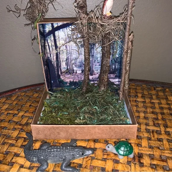 Swamp Forest Alligator Owl Moss Trees Miniature Bookshelf Diorama, Book Nook - Picture 5 of 6